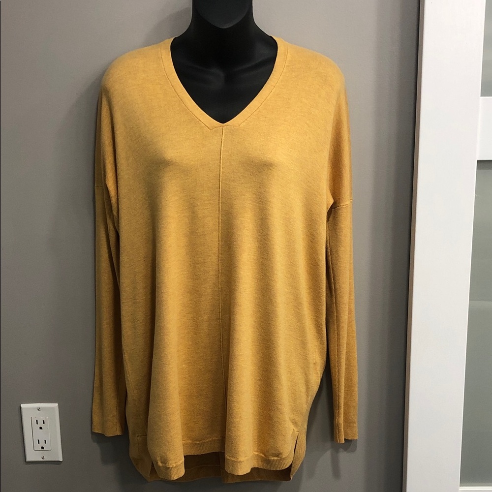 Denver Hayes V-Neck Sweater | Women’s Large | Mustard Yellow